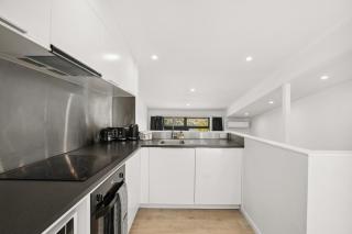 2 Bedroom Lake & Mountain View Oasis Apartment - Queenstown - 1