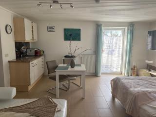 Geräumiges Garten-Appartement im EFH mit separatem Eingang - Eching - 0