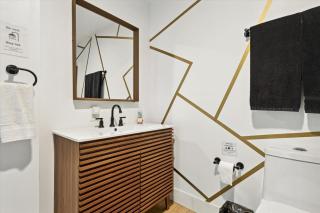 Sister Lakes Lakeside House - Sleeps 16 - 8