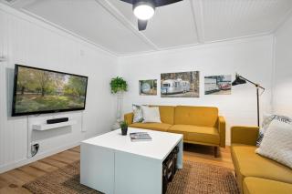 Sister Lakes Lakeside House - Sleeps 16 - 7