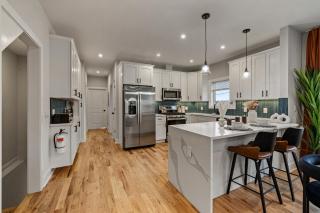 2br 3ba 2King bd 2 Car Parking Bonus area with Queen Bed - East Newark - 9