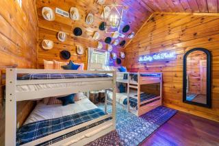 New!5br5ba with Game, Fire Pit, Hot Tub, Coffee bar - Pigeon Forge - 8