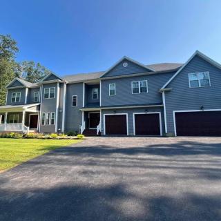 10 Bed Saratoga Mansion On 10 Private Acres - In-Ground Heated Pool, HotTub, Firepit, Kitchen, Master King Suite, Queen Suite, Private Office - Saratoga Springs - 0