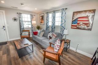 Charming Cowboy Bunkhouse in Denver - 6