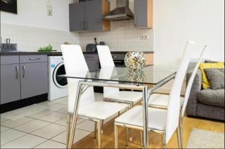 High-Floor 2BR in City Heart - Manchester - 3