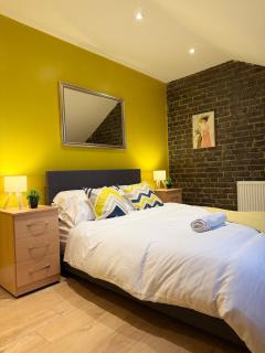 2 bedroom City stay Luxe London - Edmonton - 8