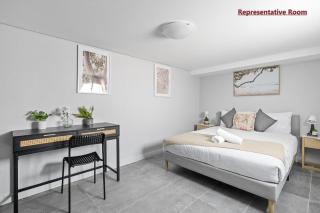 Detached Queen Room - Nearby Shops & Eateries - Shared Bathroom - 0