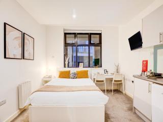 Dancenter Kitchenette Suites Heathrow Airport - Wallington - 3