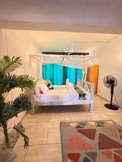 Bahari Studio Beach Front Apartment. - 7