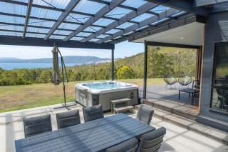 Ocean views, spacious & private, hot hub - Coningham - 1
