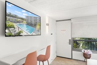 Studio Apartment with Spacious King & Queen Bed, Pet-Friendly, 8 Min from Disney, Pool and Parking - 3