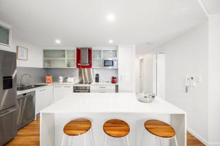 Rare 3 bed beachside Burleigh - Gold Coast - 9