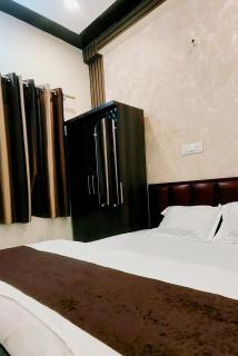 HOTEL SHRI RAGHAV JI INN guest house near Mandir Beniganj Road Ayodhya Dham - 9