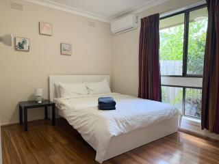 homey space Spacious Four-Bedroom, Free Parking, Family Preferred - Glen Waverley - 8