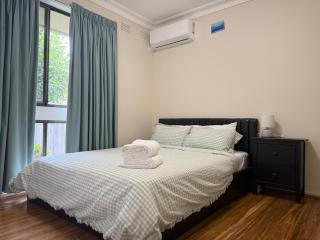 homey space Spacious Four-Bedroom, Free Parking, Family Preferred - Glen Waverley - 4