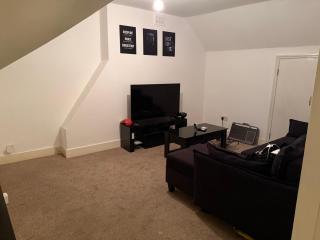 Spacious 1 bed apartment - 3