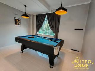 Comfy Rumah Kita Tok Sira Kuantan with pool and sound sys 5BR 14pax - 2