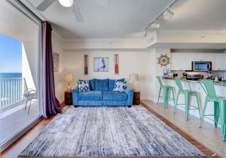 Stunning Beach front condo - 7