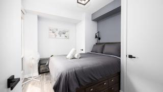 Modern 1BR Condo in Church Yonge Corridor - 9