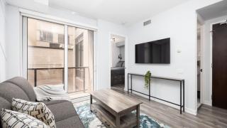 Modern 1BR Condo in Church Yonge Corridor - 4