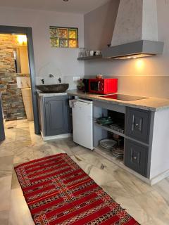 Estudio Amplio con Vistas Parciales al Mar - 1