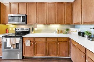 DT Loft with Pool, Gym, UG Parking - Houston - 2
