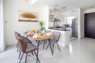 Frank Porter - Albizia Damac Hills 2 - Dubai - 1