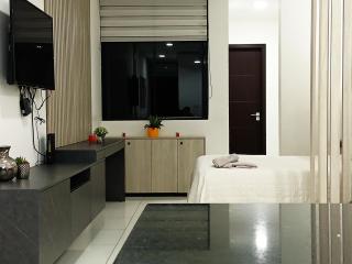 5L - Elegante monoambiente con cocina completa y TV 50 Equipetrol, Sirari - Santa Cruz de la Sierra - 2