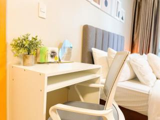 Luxury BGC Condo, Steps to Uptown Mall #oursw31i - Manila - 1