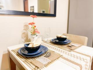 BGC Stay: Prime Condo AcrossGrand Hyatt #oursw32p - Manila - 4