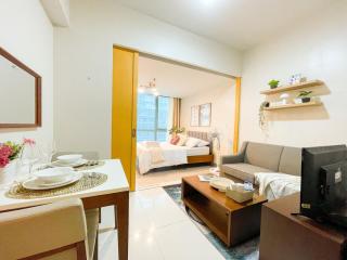 Luxury BGC Condo Across Uptown Mall #ournw19a - Manila - 8