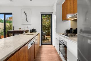 Spacious 2-Bed Retreat with BBQ & Courtyard - Sídney - 7