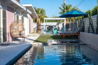 Lux Villa 5BR Pool, Putting Green, Bikes, Views! - Palm Springs - 2