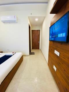 Hotel Kakkar Palace Ludhiana !! Near Railway Station, Ghanta Ghar & Chaura Bazaar ! Parking ! Lift ! Prime Location ! Couple Friendly - Ludhiana - 8