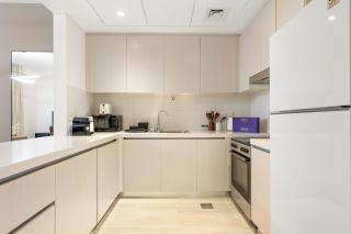 Silkhaus Grand 2 BDR in Water's Edge near Canalside - Abu Dhabi - 3