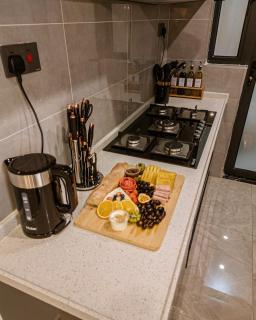 Japandi Luxe,2 Bed Coffee Bar,Gym,Vintage Vinyl,Japanese aesthetics, 2Bed! - Nairobi - 1