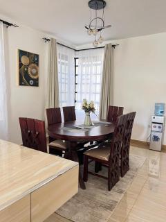 Stylish 4 bedrooms plus sq near lake Naivasha resort - - 6