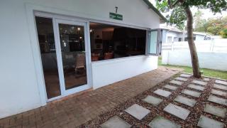 Cheerful and Spacious 4 Bedroom Holiday Home in Boesmansriviermond - Boesmansriviermond - 9