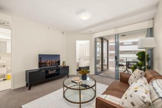 Chic West End Stay with Gym & Pool Access - Brisbane - 4