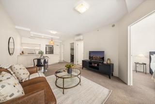 Chic West End Stay with Gym & Pool Access - Brisbane - 2