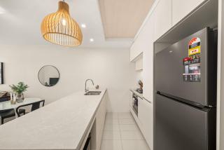 Chic West End Stay with Gym & Pool Access - 5