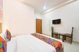 FabHotel VR Residency - 1 km to AIIMS - Nova Deli - 1