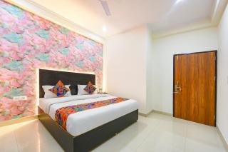 FabHotel VR Residency - 1 km to AIIMS - Nova Deli - 7