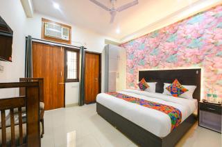 FabHotel VR Residency - 1 km to AIIMS - Nova Deli - 5
