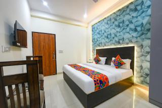FabHotel VR Residency - 1 km to AIIMS - Nova Deli - 3