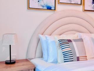 Canal Front - Luxury 2BR Stay in Al Wasl - 9