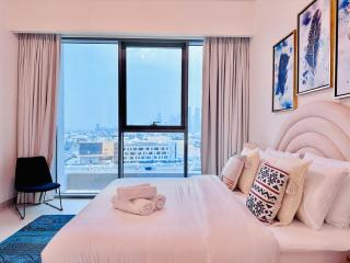 Canal Front - Luxury 2BR Stay in Al Wasl - 8