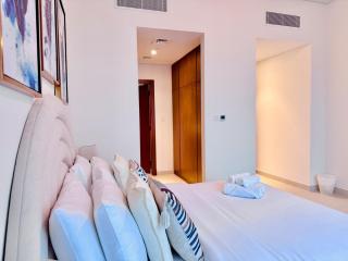Canal Front - Luxury 2BR Stay in Al Wasl - 6
