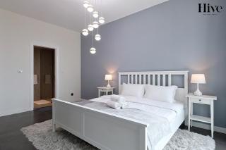 Luxury 1 Bed Apt in Golf Views - 9