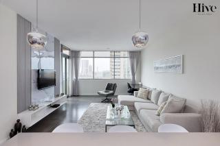 Luxury 1 Bed Apt in Golf Views - 3